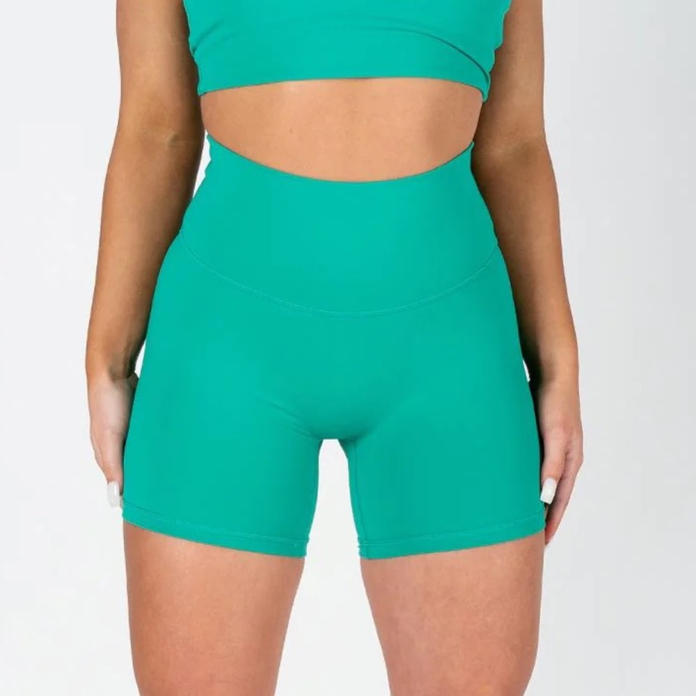 ISO anything in size medium in the color lucky from paragon footwear!!!